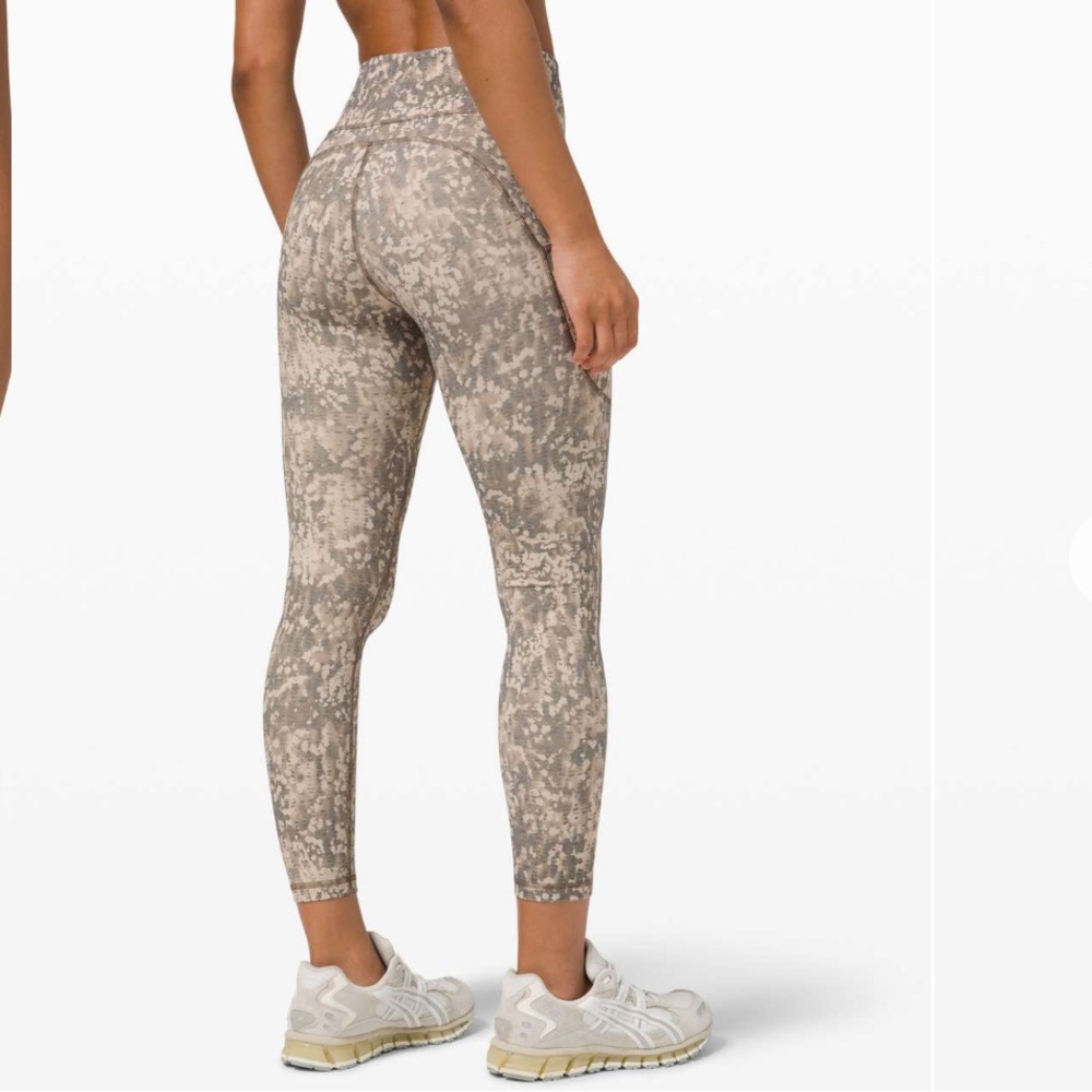 Lululemon Invigorate High-Rise Tight 25"
Gritstone White Opal Multi Sz 4